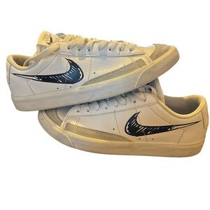 Nike White and white Casual 👟